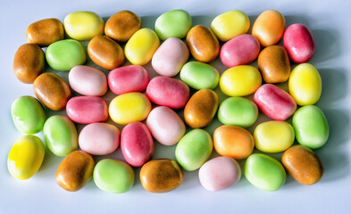 a bunch of chewing candies with a sparkling filling