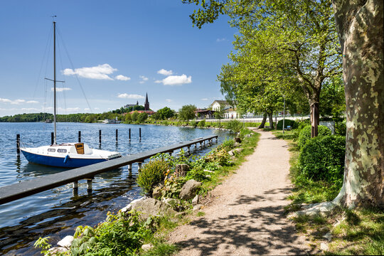 Strandweg Pl&ouml;n am See sonnig
