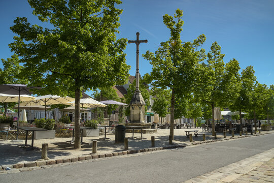 street view of a square in the medieval city of Provins