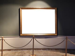Blank golden picture frame on museum wall - obrazy, fototapety, plakaty