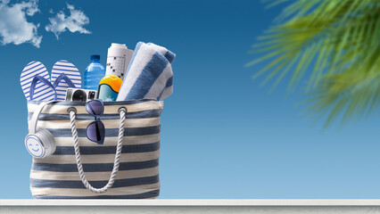Stylish beach bag with accessories