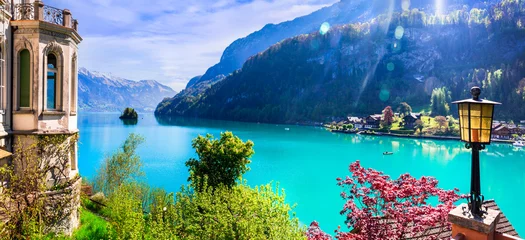 Foto op Canvas Prachtig idyllisch natuurlandschap van het meer van Brienz met turquoise wateren. Zwitserland, kanton Bern. Iseltwald dorp omgeven door turquoise wateren © Freesurf