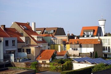Blick von der Dachterrasse eines Ferienhaus auf die Dächer der zahlreichen Nachbarhäuser bei...