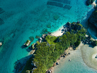 【空撮画像・沖縄】沖縄の無人島と青い海を航空撮影（バーズアイ）