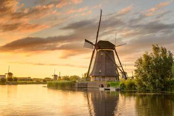 Fototapeta na wymiar Windmills of Kinderdijk at sunset, The Netherlands 