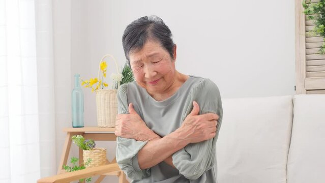 高齢者　寒気　リビング