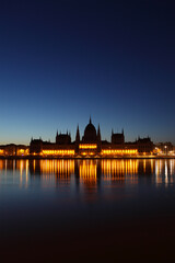 Obraz na płótnie Canvas Hungarian Parliament House at dusk, Budapest, Hungary