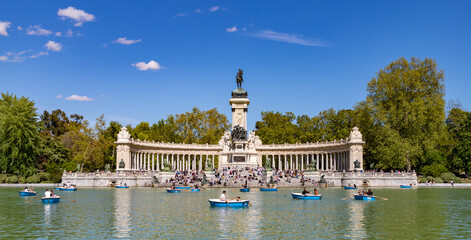 Fototapeta na wymiar El Retiro Park - El Retiro Lake and Monument to Alfonso XII
