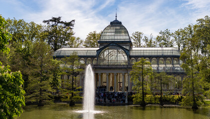 Fototapeta na wymiar El Retiro Park - Palacio de Cristal