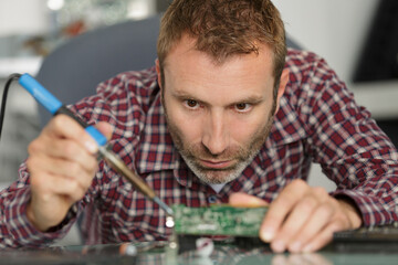 repairman working in technical support fixing computer laptop tr