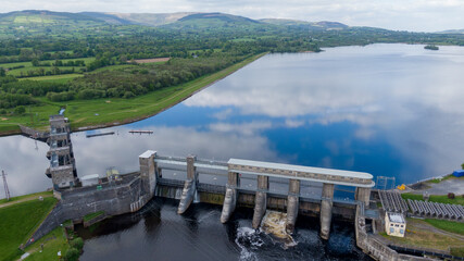 Fototapeta na wymiar water dam in O'Brien's Bridge
