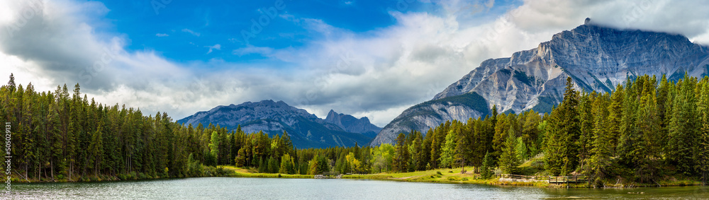 Wall mural johnson lake in banff