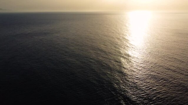 Drohne 4k Sonnenuntergang auf Fuerteventura Schwenk Richtung Sonne
