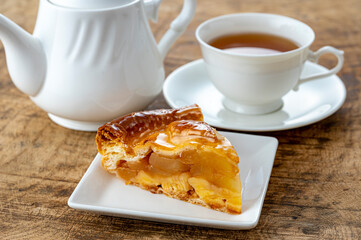 アップルパイと紅茶のティータイム