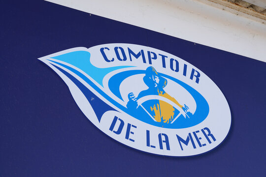 Comptoir de la mer logo and sign generalist brand store french biggest maritime brands shop