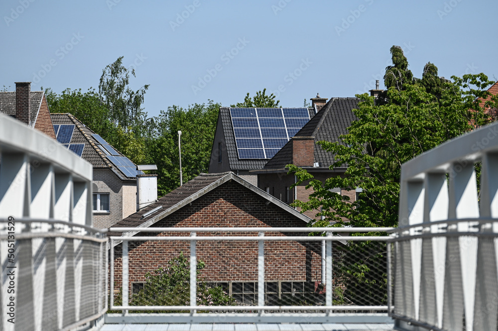 Poster immobilier logement energie solaire panneaux photovoltaique environnement