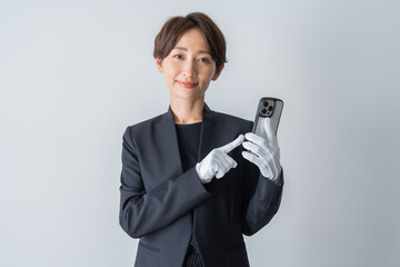 スーツを着た日本人女性 © ponta1414