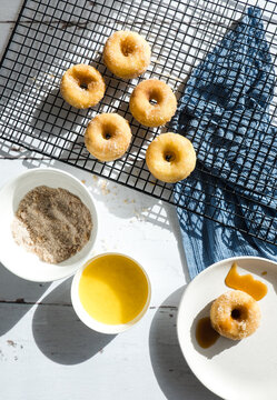 Making cinnamon donuts with sticky sauce.