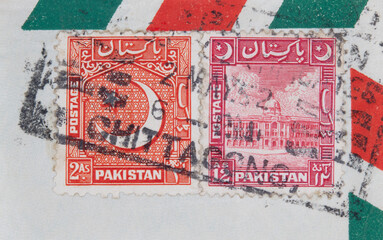 briefmarke stamp vintage retro alt old pakistan mond moon palast gebäude building rot onrange red...