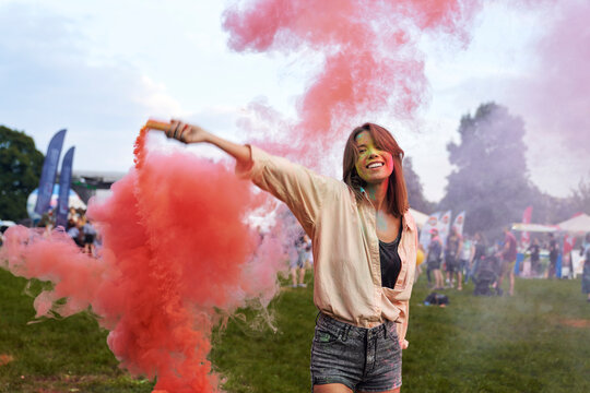 Smoke Bomb Images – Browse 14,355 Stock Photos, Vectors, and Video