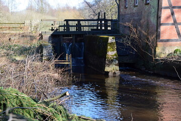 Fototapeta na wymiar Historische Wasser Mühle am Fluss Lehrde im Dorf Stellichte, Niedersachsen