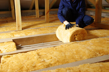 Worker insulate with mineral wool