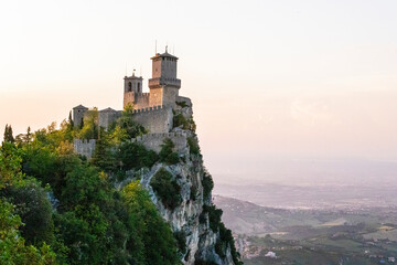 Fototapeta na wymiar Passo delle Streghe e Torre Guaita, San Marino