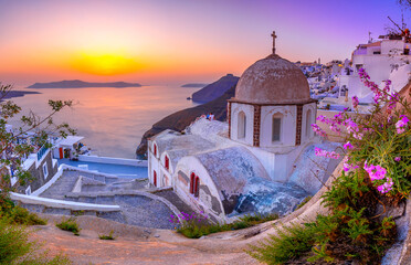view of Fira, caldera, volcano of Santorini, Greece with cruise ships - obrazy, fototapety, plakaty