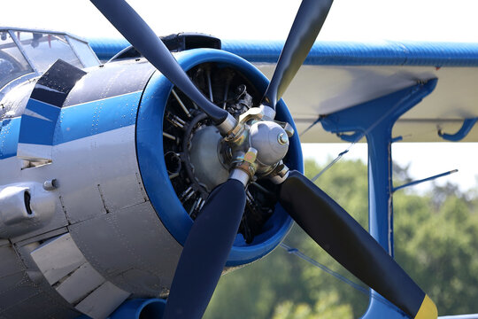 Flugzeug Doppeldecker mit 9 Zylinder Sternmotor © Frank Gayde