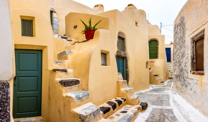 Narrow neighborhood at the old traditional village of Emporio, Santorini, Greece. - obrazy, fototapety, plakaty