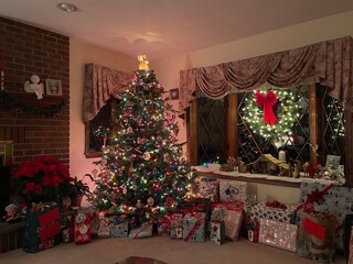 Christmas tree with gifts