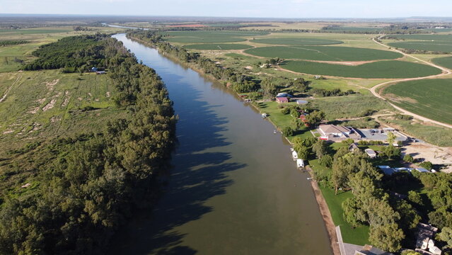 Vaal River and maize under Pivot Irrigation - Douglas - Northern Cape Province - South Africa
