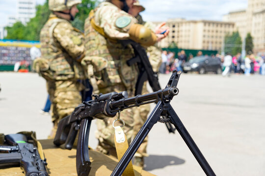 ukrainian military soldiers city