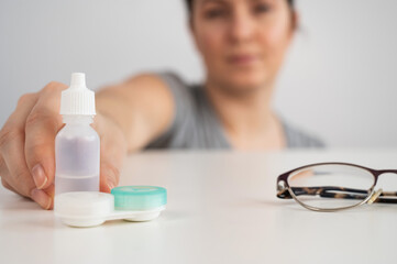 Obraz na płótnie Canvas Caucasian woman prefers contact lenses to glasses. 