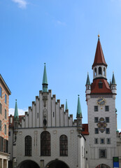 Fototapeta na wymiar new town hall of Munich with the clock tower without people in the main square of the German city