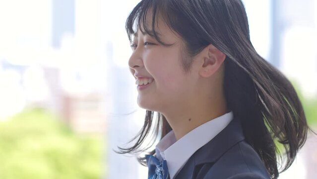 制服の女子学生