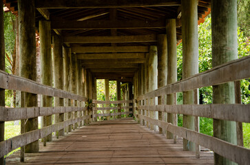 Fototapeta na wymiar Wooden structure, with bridge, that passes over a lake. 