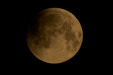 Anfangende Mondfinsternis