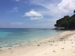 Obraz premium Turquoise Andaman Sea in Thailand. High quality photo