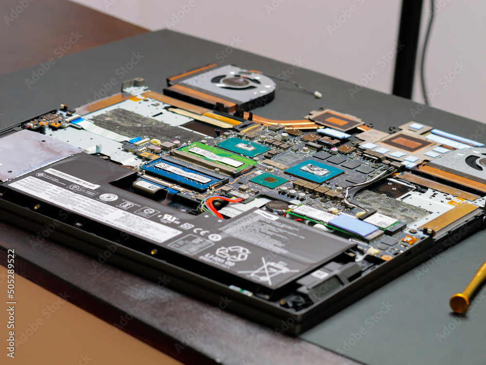 Poster thermal paste on the processor and graphics processor. changes thermal grease of modern portable com