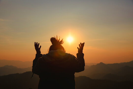woman worship on sunset