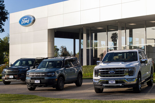 Sunnyvale, CA, USA - May 3, 2022: Ford Pickup Trucks And SUVs Are Seen Displayed Outside A Ford Dealership Store In Sunnyvale, California. Ford Motor Company Is An American Automobile Manufacturer.