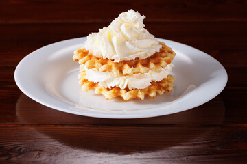 Biscuit wafers stuffed with whipped cream.