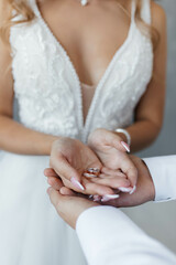 hands of the bride