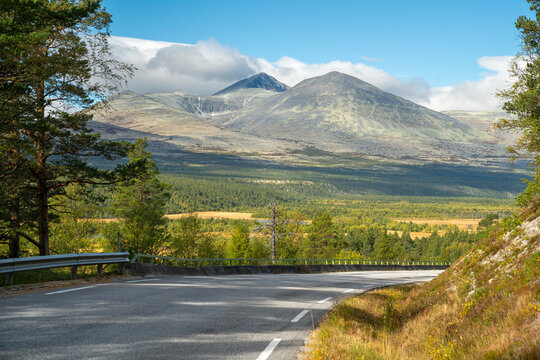 Ausblick &uuml;ber die norwegische Landschaftsroute Rondane in den Rondane Nationalpark, Hedmark, Oppland, Norwegen, Skandinavien, Europa