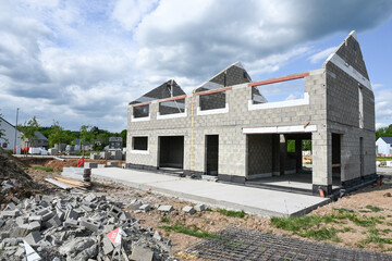 immobilier construction maison logement lotissement brique beton materiaux architecture credit terrain terrasse