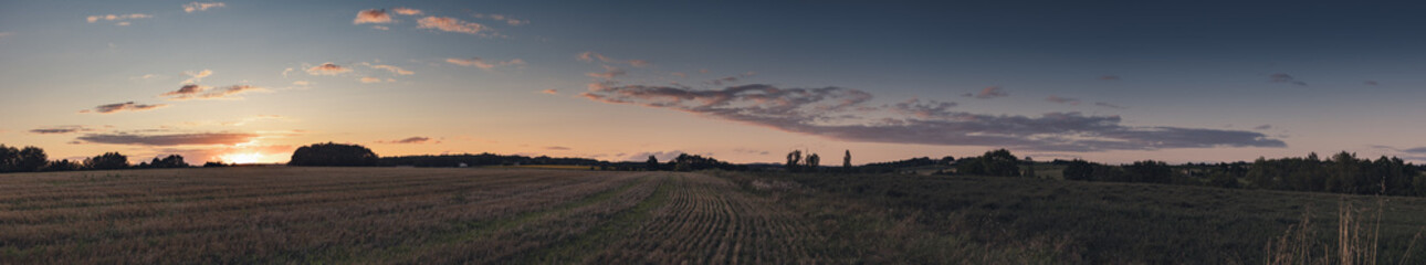 Coucher de soleil sur champs, Tarn, sud de la France