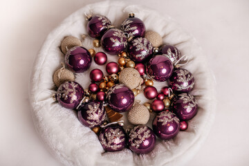 Dekokugeln Weihnachtskugeln Baumkugeln Baumschmuck Violet  Bordeauxrot Gold