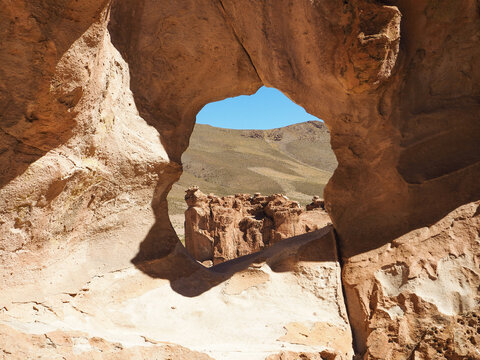 Landscapes - Bolivia - The three-day journey to Salar the Uyuni has outstanding landscapes. Lakes, geysers, volcans, valleys, rock formations, thermal water and wild animals