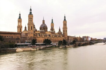 Fototapeta na wymiar Basilica of Our Lady of the Pillar view from Ebro river. photo